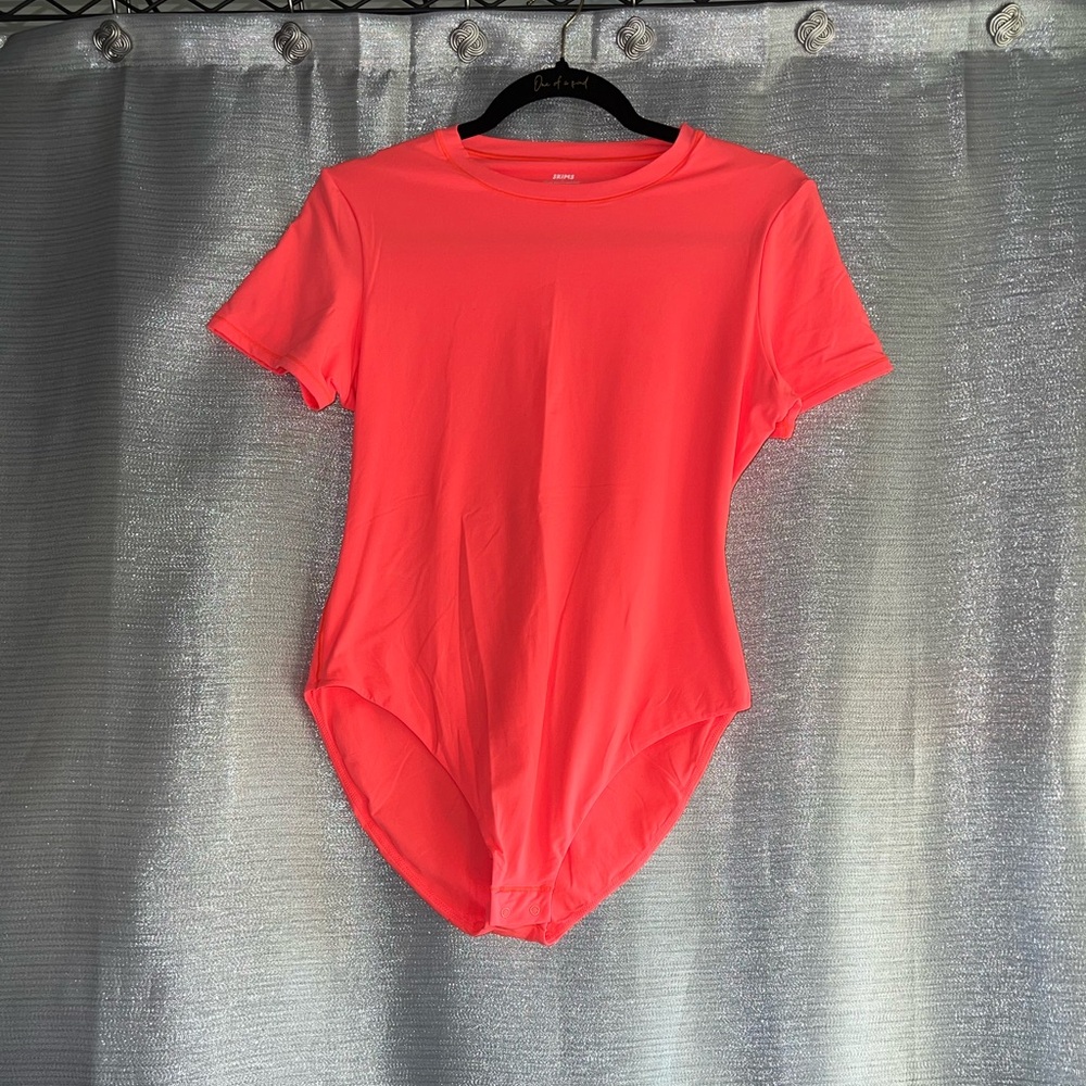 SKIMS Neon Coral Short Sleeve Bodysuit